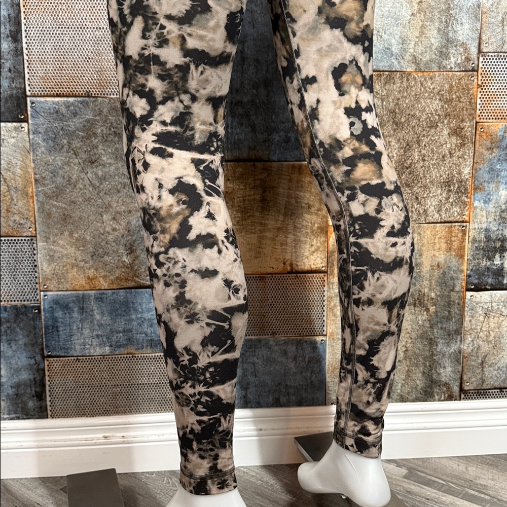 Lululemon Wunder Train High-Rise Tight 28" Size 6 - Picture 8 of 14